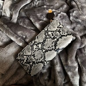 Large 🐊 wallet black and gray like NEW